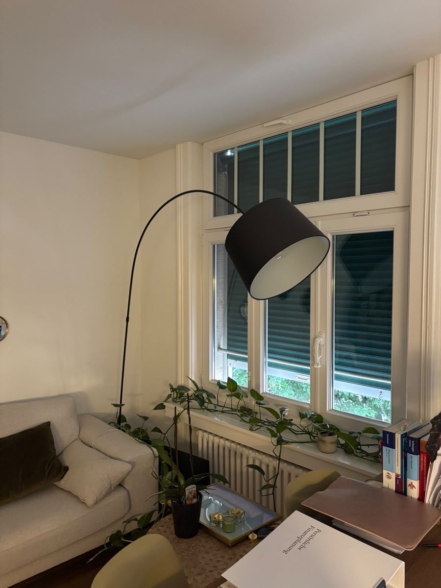 Lampes: Stehlampe schwarz – D'occasion à Winterthur par Mulaa