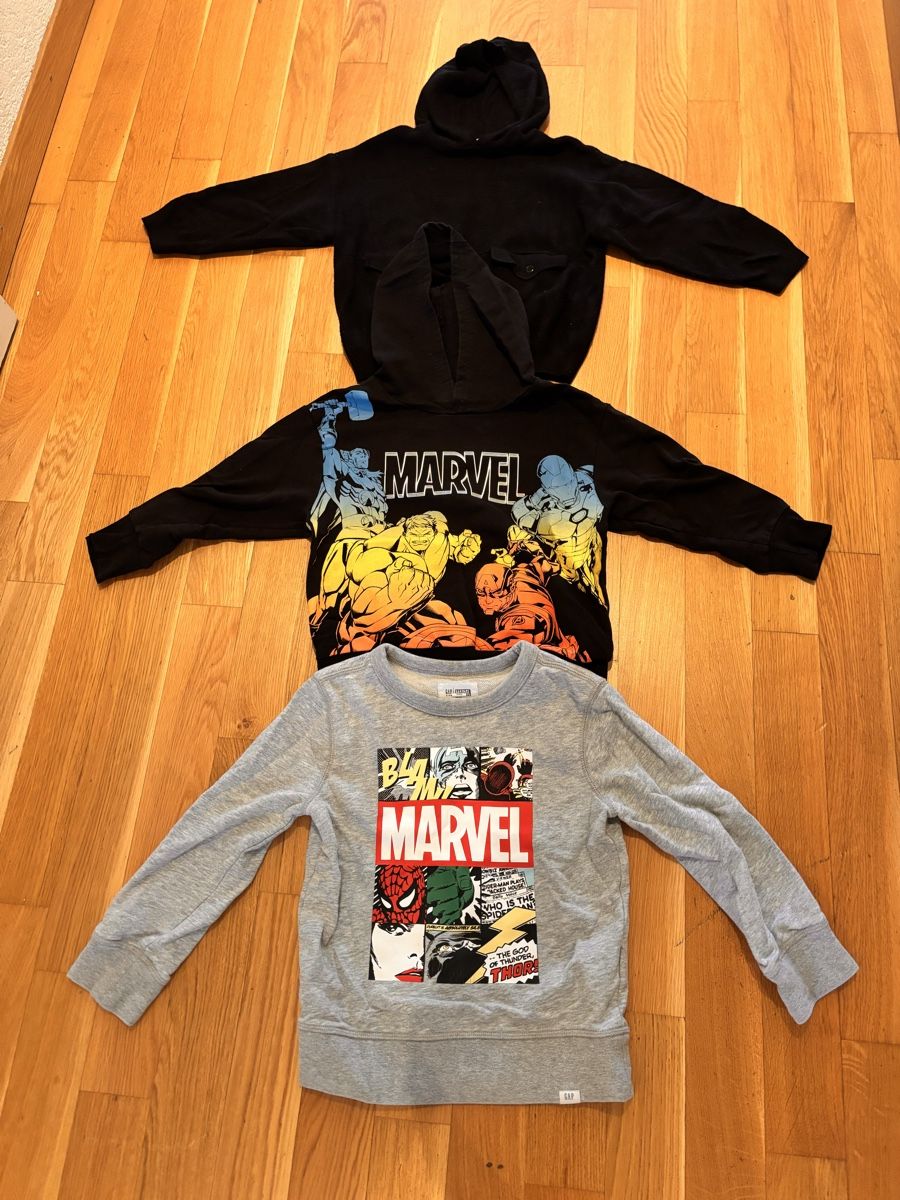 Kleiderpakete & -sets: 3 Pullover Marvel Grösse 104-110 gebraucht – Gebraucht aus Klingnau von Tiara2023