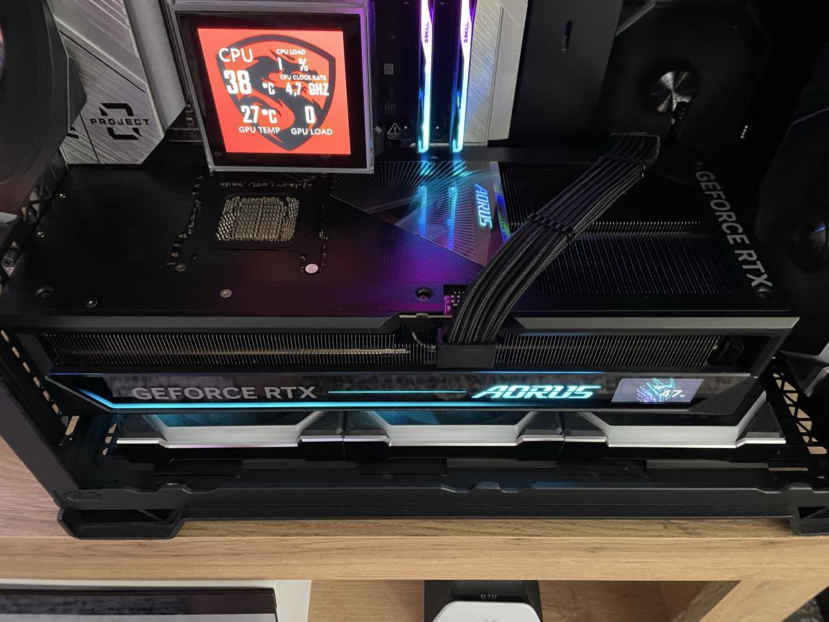 Nvidia Grafikkarten: Aorus Master GeForce RTX 5090 32GB comme neuve – Neu (gemäss Beschreibung) aus Chavannes-Renens von Tonio1022 3