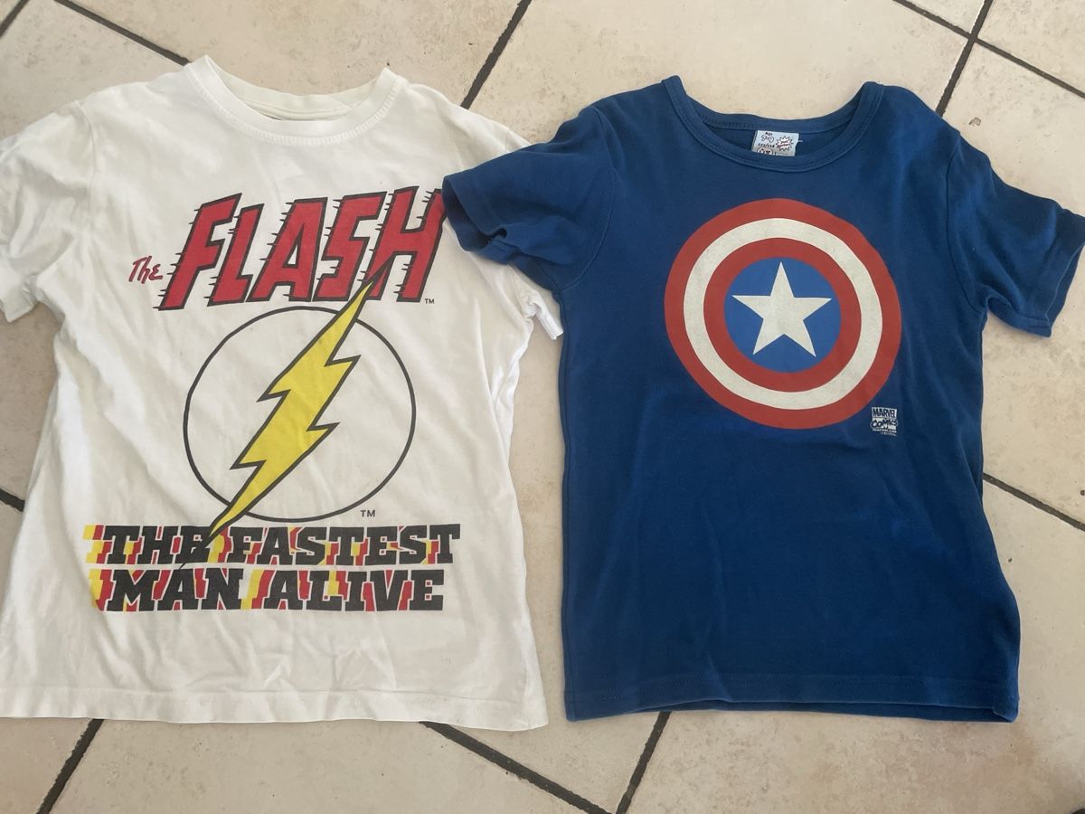 Hemden, T-Shirts & Polos: 2 coole T-Shirts Gr.122/128. DC Marvel – Gebraucht aus Obergerlafingen von cabo4