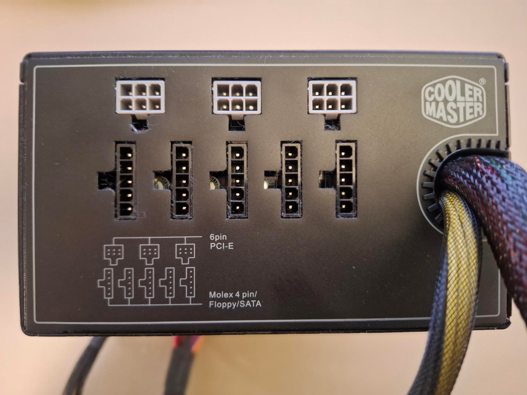 Componenti elettronici: Netzteil 1000W Cooler Master – Usato da Endingen venduto da the999 2