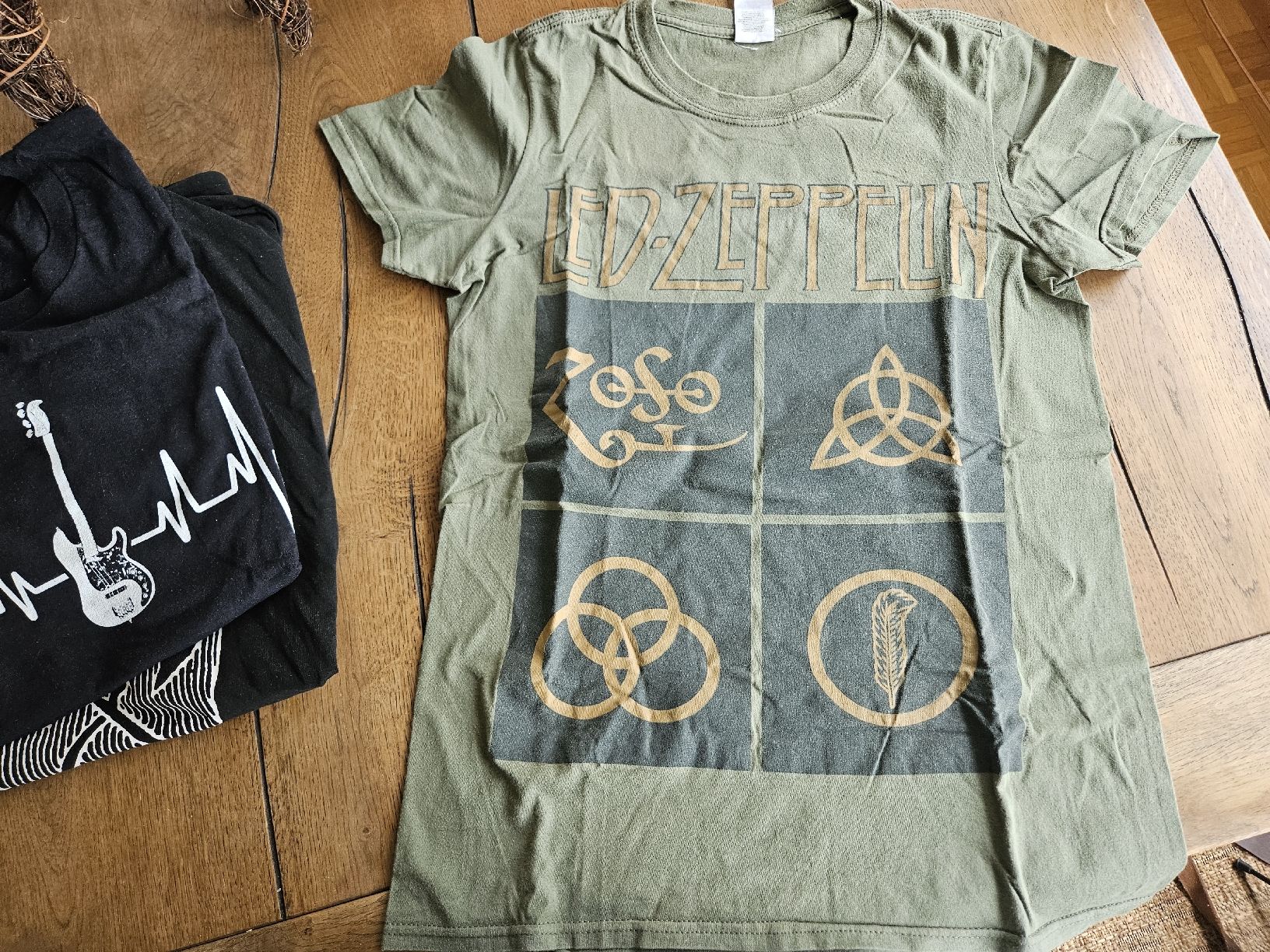Lotti di vestiti: Band T-Shirts – Usato da Bettingen venduto da bebbels01 1
