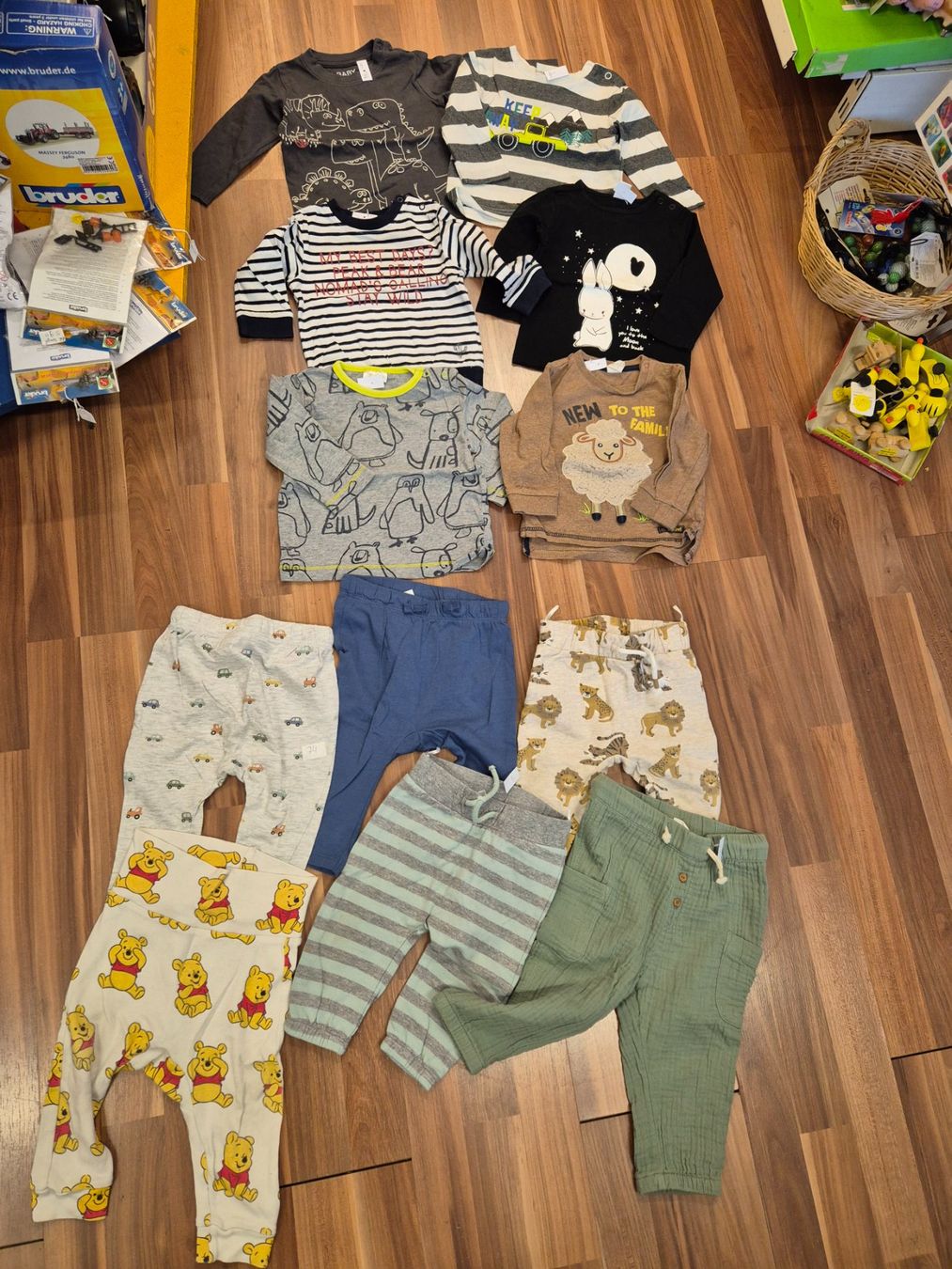 Lotti & Set di vestiti: 6 Pullis und 9 Hosen gr 74 K2 – Usato da Schwarzenburg venduto da Sunny0290 1