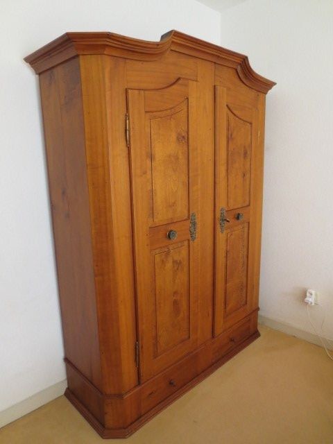 Armadi: Antiker Kirschbaumschrank – Usato da Basel venduto da Christallina 3
