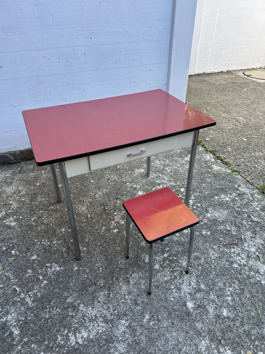 Tavoli: Küchentisch Esstisch Basteltisch mit Hocker – Usato da Villmergen venduto da Bezdupe