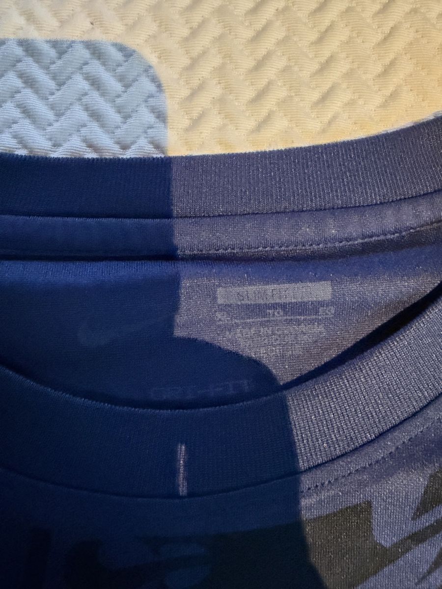 Nike Canottiere & Pantaloni: FC Zürich warm up shirt – Nuovo (secondo la descrizione) da Aarberg venduto da marcoo237 1