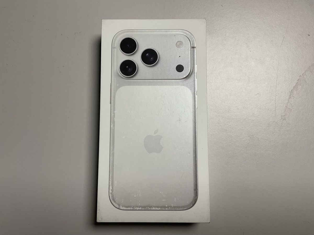 Apple Portables: Apple iPhone 17 Pro brand New, Never open – Neuf avec emballage d'origine à Sion par Alex3310