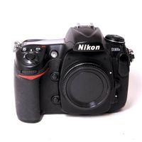 Nikon D300s+ 18-105mm VR Lens+  16GB CF/SD Card
