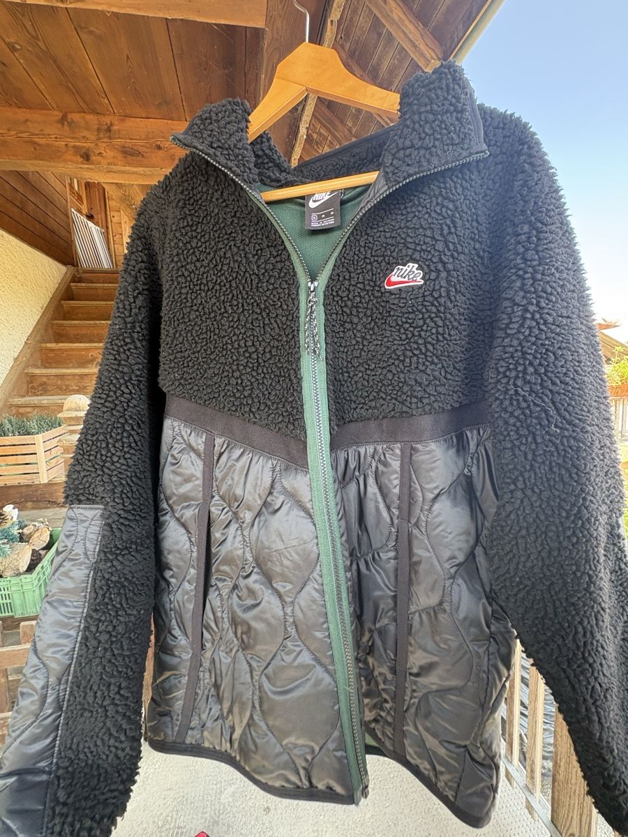 Nike Vestes: Nike sportswear fleece – Neuf (Voir description) à Belpberg par mes_55s8