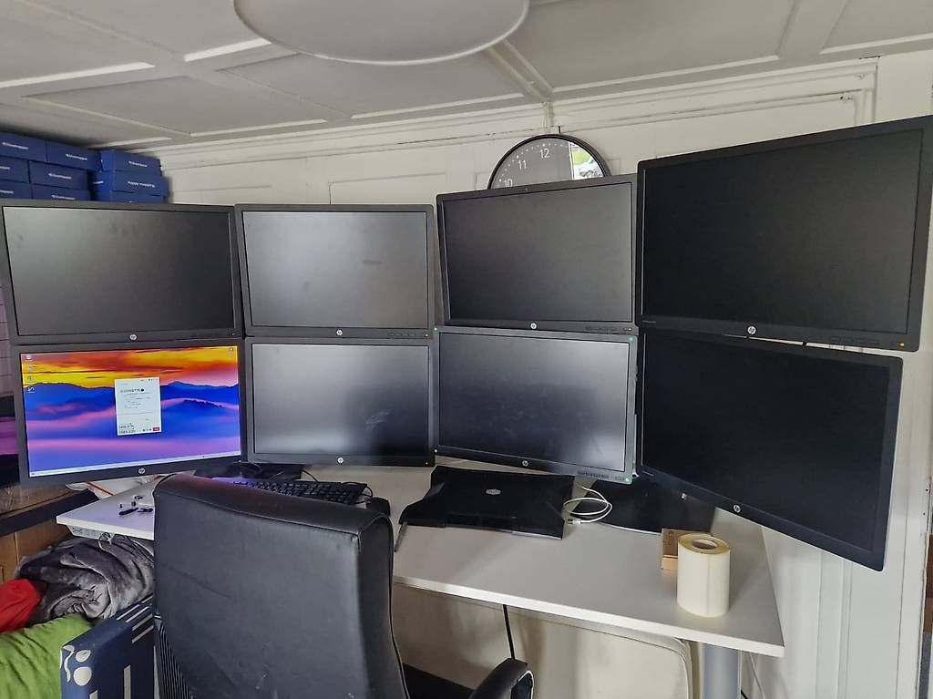 Monitor: 8x Monitor Setup - Trading Setup, Multi Screen Workstation – Usato da Horw venduto da c-comp 2