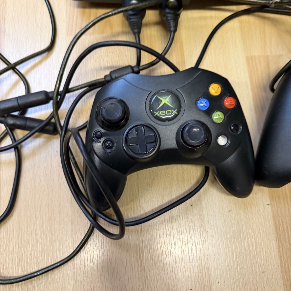 Microsoft Console: Microsoft Xbox Konsole mit zwei Controllern gebraucht – Usato da Thun venduto da BanjoDan 2