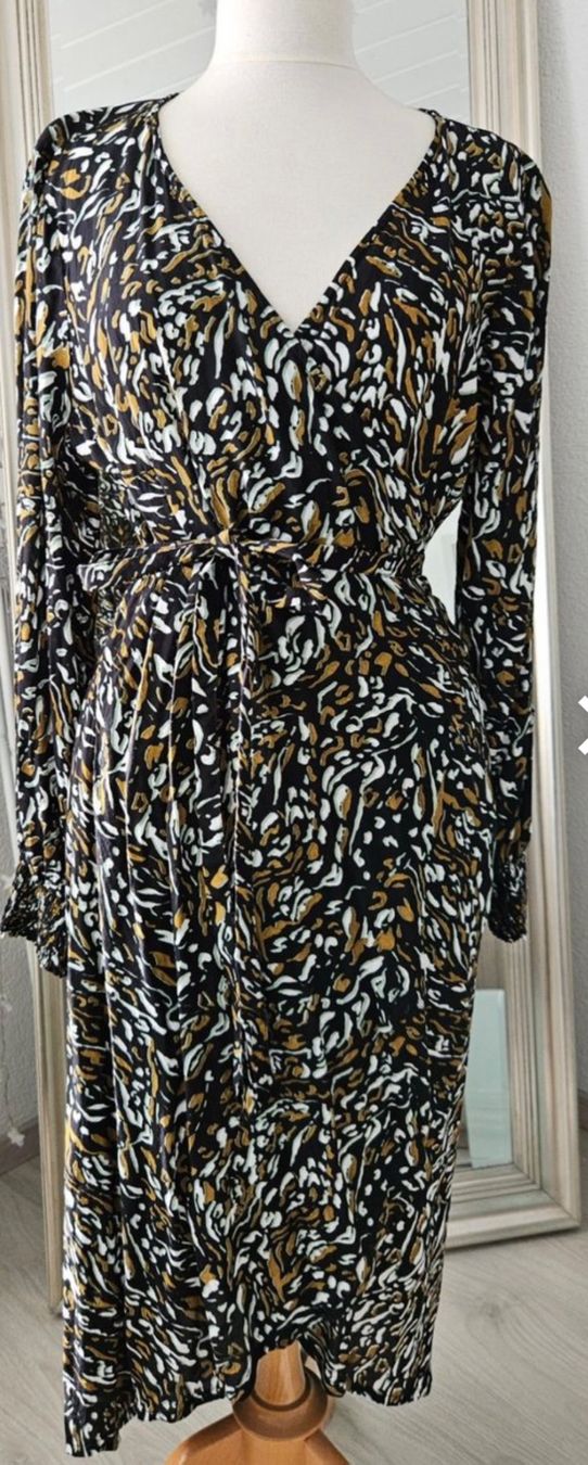 Vestiti: Kleid   von Kaffe Curve in Grösse 44 – Usato da chur venduto da corazon710