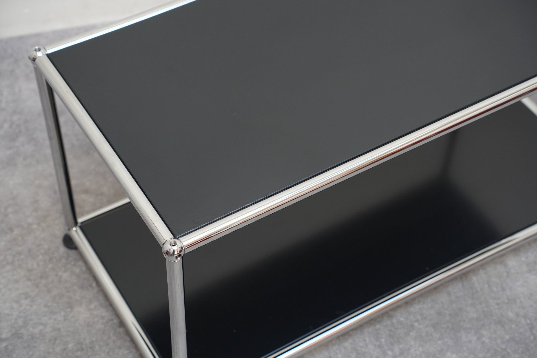 USM Tische: Table basse / d’appoint USM Haller – Gebraucht aus Bulle von ABELiAM 1