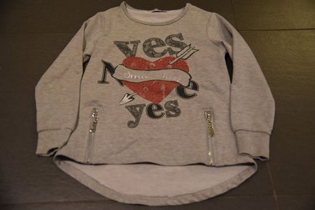Mädchenpullover Gr. 134 mit Reissverschlüssen