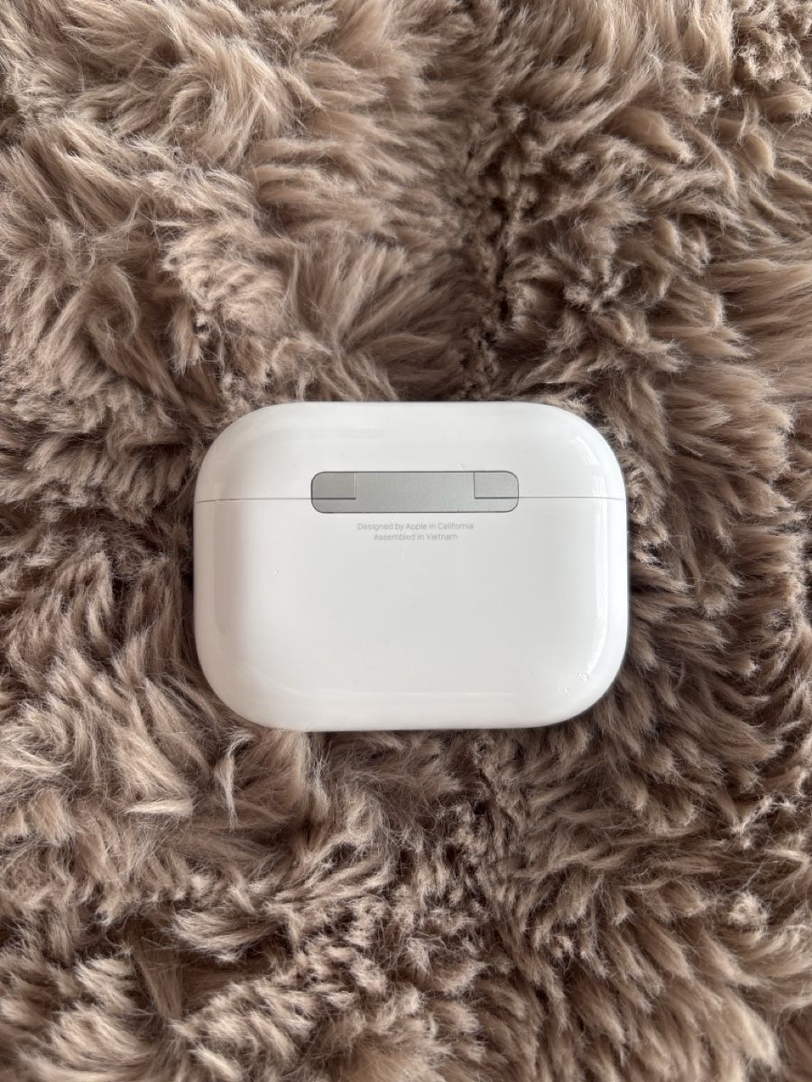 Apple Caricabatterie: Apple AirPods Pro 2 Case – Usato da Châtelaine venduto da Cedricgbj