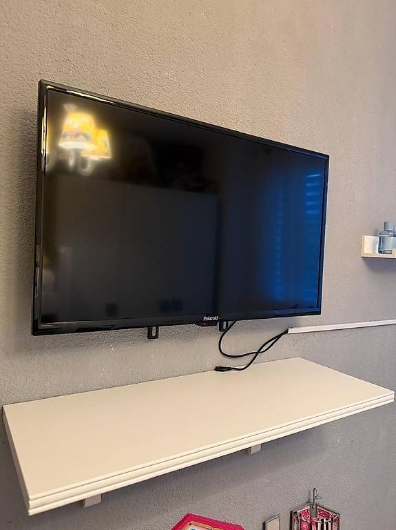 Appareils TV: Fernseher mit Ständer – D'occasion à Biel/Bienne par sar_my6d