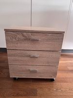     Moderner Nachttisch Holzoptik