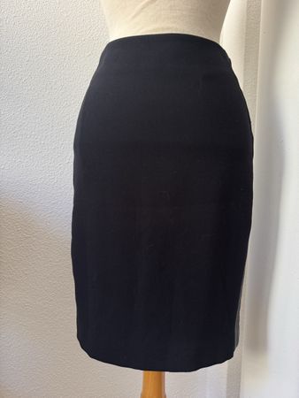 Jupe Sandro Noire, Taille 36, Détails Cuir sur le côté 