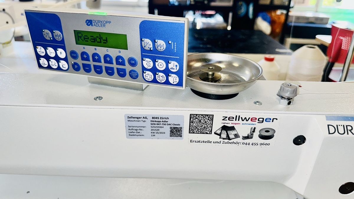 Dürkopp Macchine da cucire: MACHINE À COUDRE INDUSTRIELLE DÜRKOPP ADLER ZIGZAG et DROITS – Nuovo (secondo la descrizione) da bellevue venduto da azi_x2tz 3