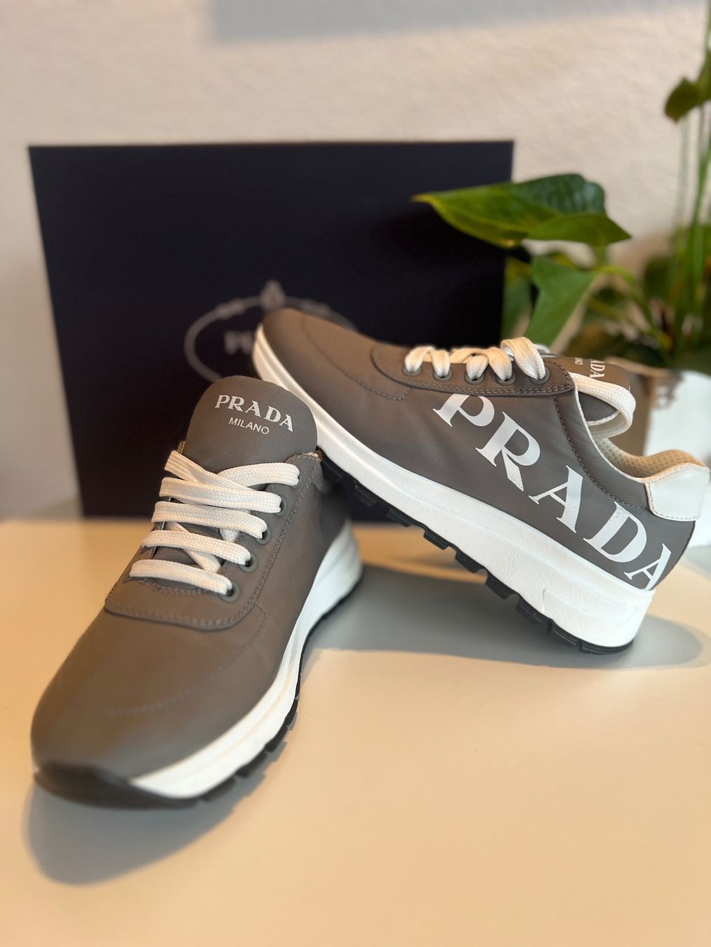 Prada Scarpe da donna: Neue Prada Sneakers - Size 36.5 – Nuovo (secondo la descrizione) da Seengen venduto da kri_27st