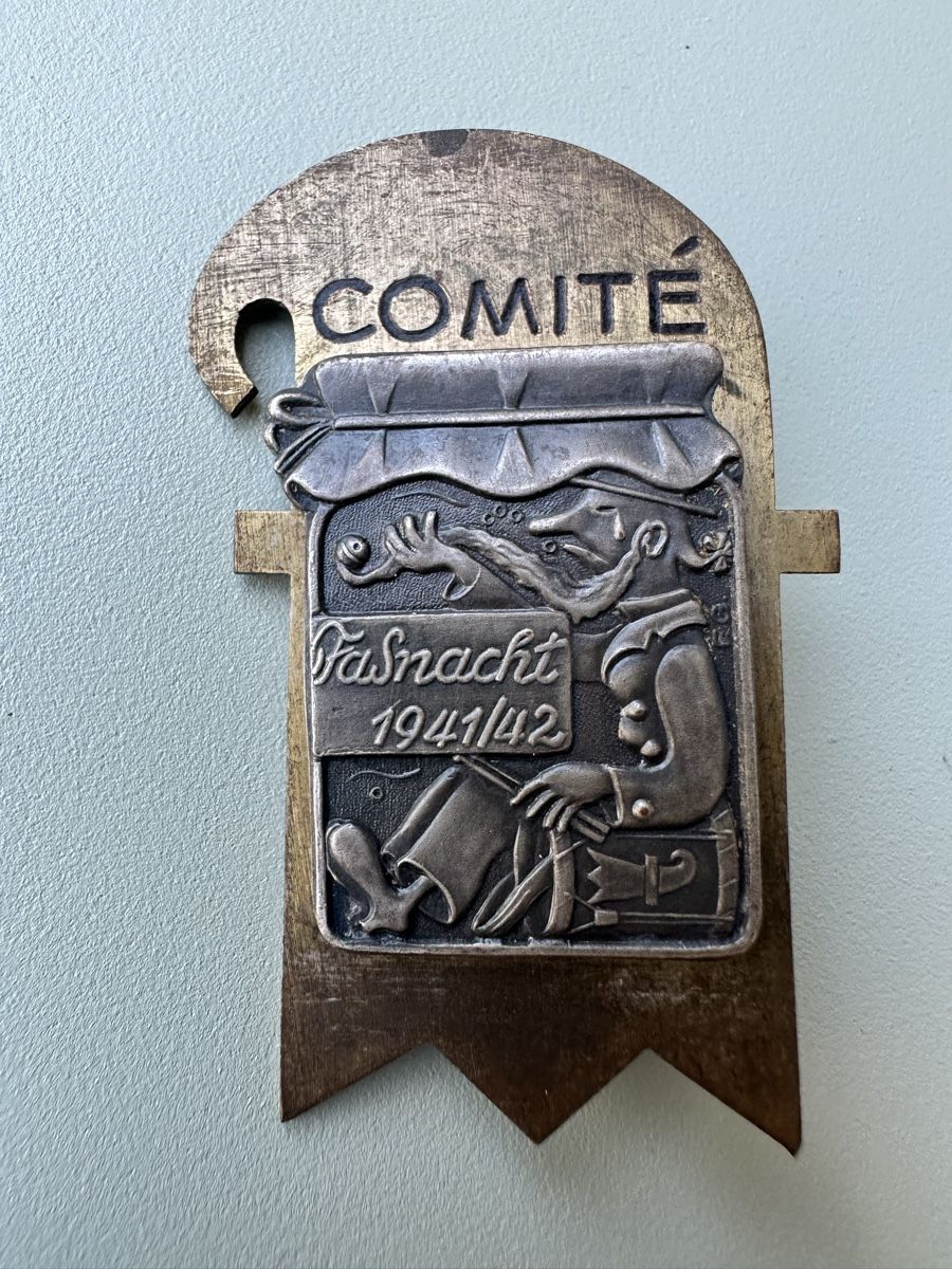 Basler Plaketten & Abzeichen: Fasnacht Basel GOLD COMITÉ 1941/42 – Gebraucht aus Basel von fasnachtsoutlet1965