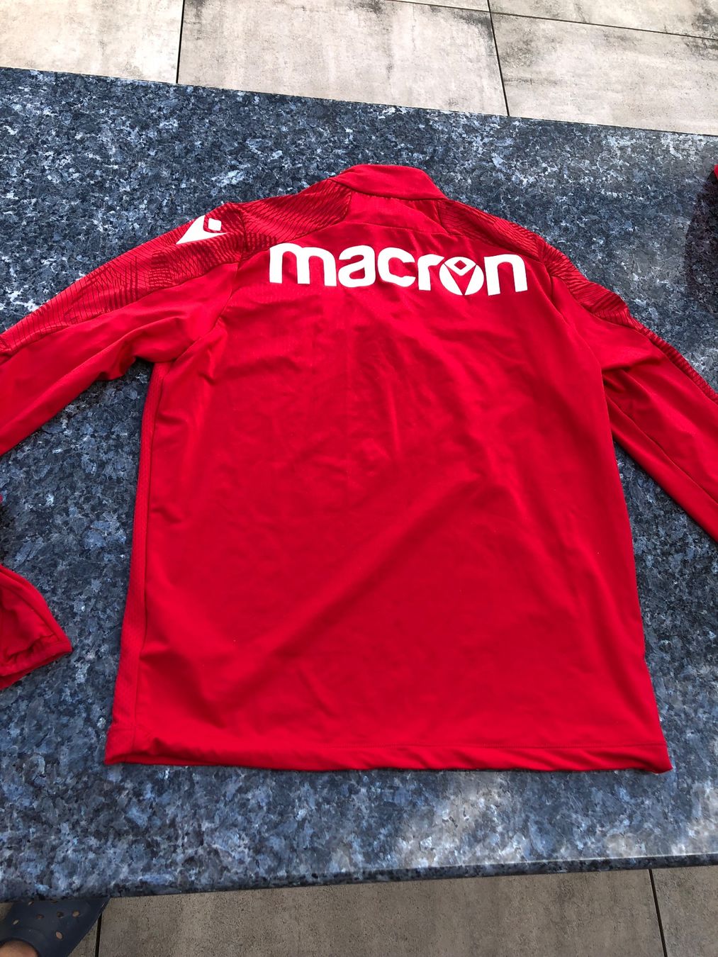 Maglioni & Felpe: Trainings Pullover FC Thun Grösse S – Usato da Herzogenbuchsee venduto da Feltre. 2