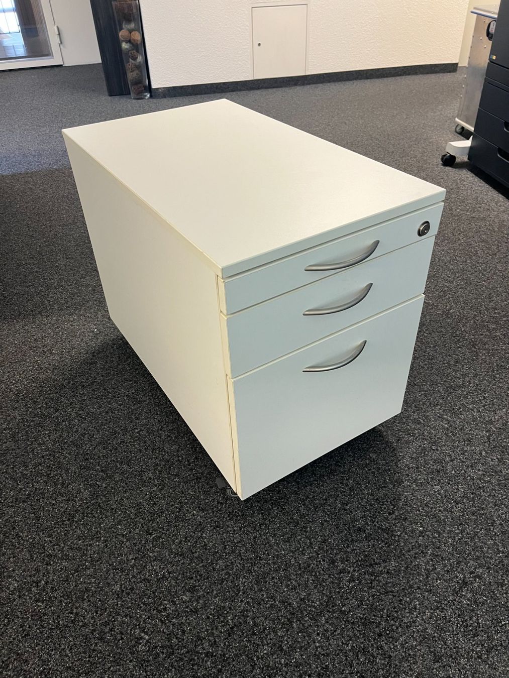 Banconi: Corpus / Rollcontainer mit Hängeregister – Usato da Rapperswil SG venduto da inf_g7g9