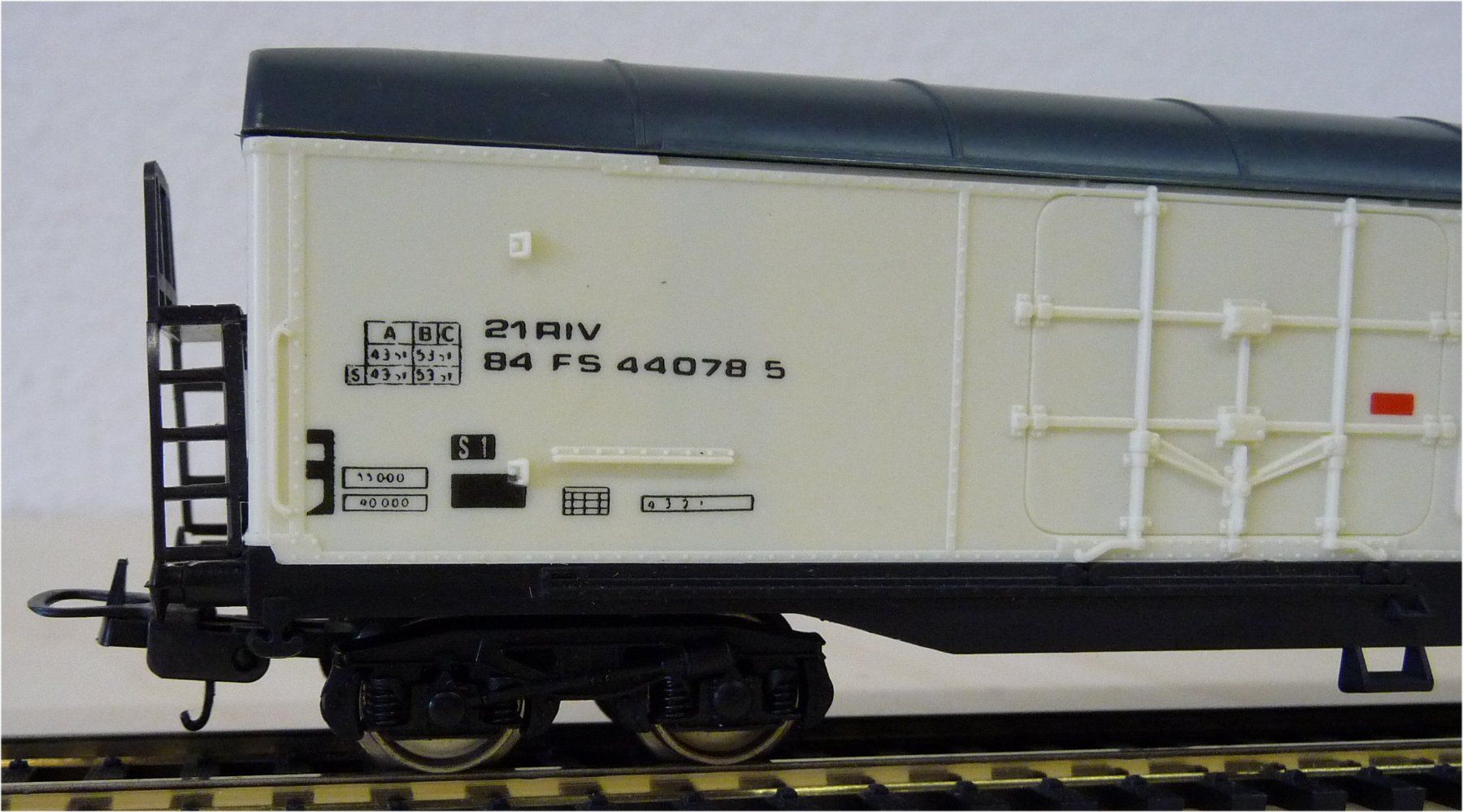 Lima Modellini di ferrovie: Grossraum-Güterwagen – Usato da Hinwil venduto da Dampfloki 2