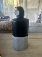 Feldflasche Kunststoff schwarz mit Becher gebraucht