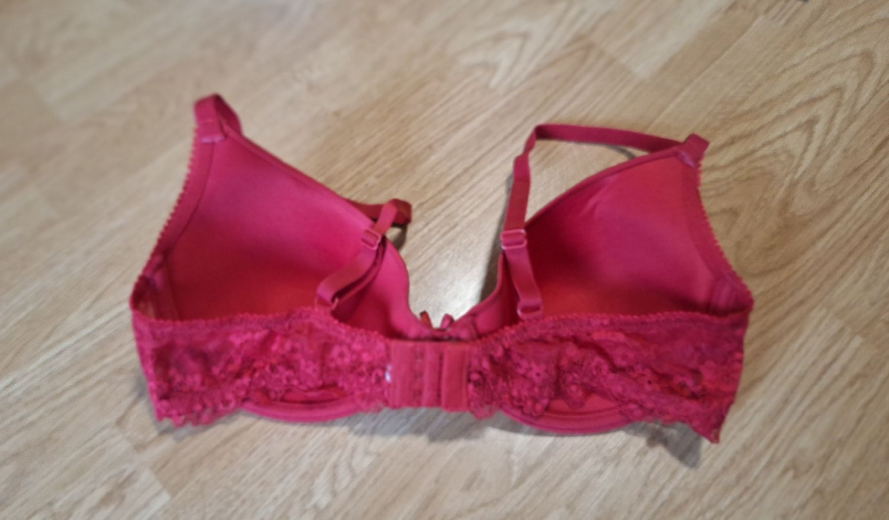 Altra biancheria intima: Roter BH mit Spitze Gr. 85C – Usato da Lützelflüh-Goldb venduto da bli_f2v9 1