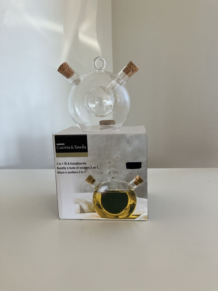 Caraffe: Glas Karaffe Essig- & Ölflasche 2in1 neu – Nuovo (secondo la descrizione) da Neschwil venduto da Luna19610