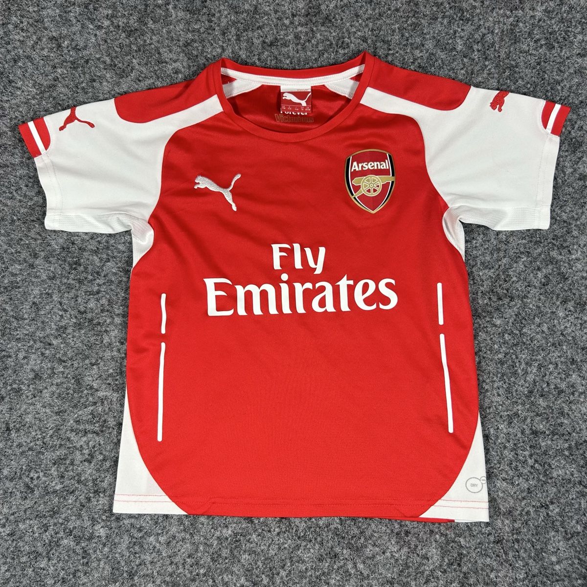 Arsenal Scarpe, pantaloni & magliette da ginnastica: Arsenal Puma kids 140 – Nuovo (secondo la descrizione) da La Sagne NE venduto da Matlasape
