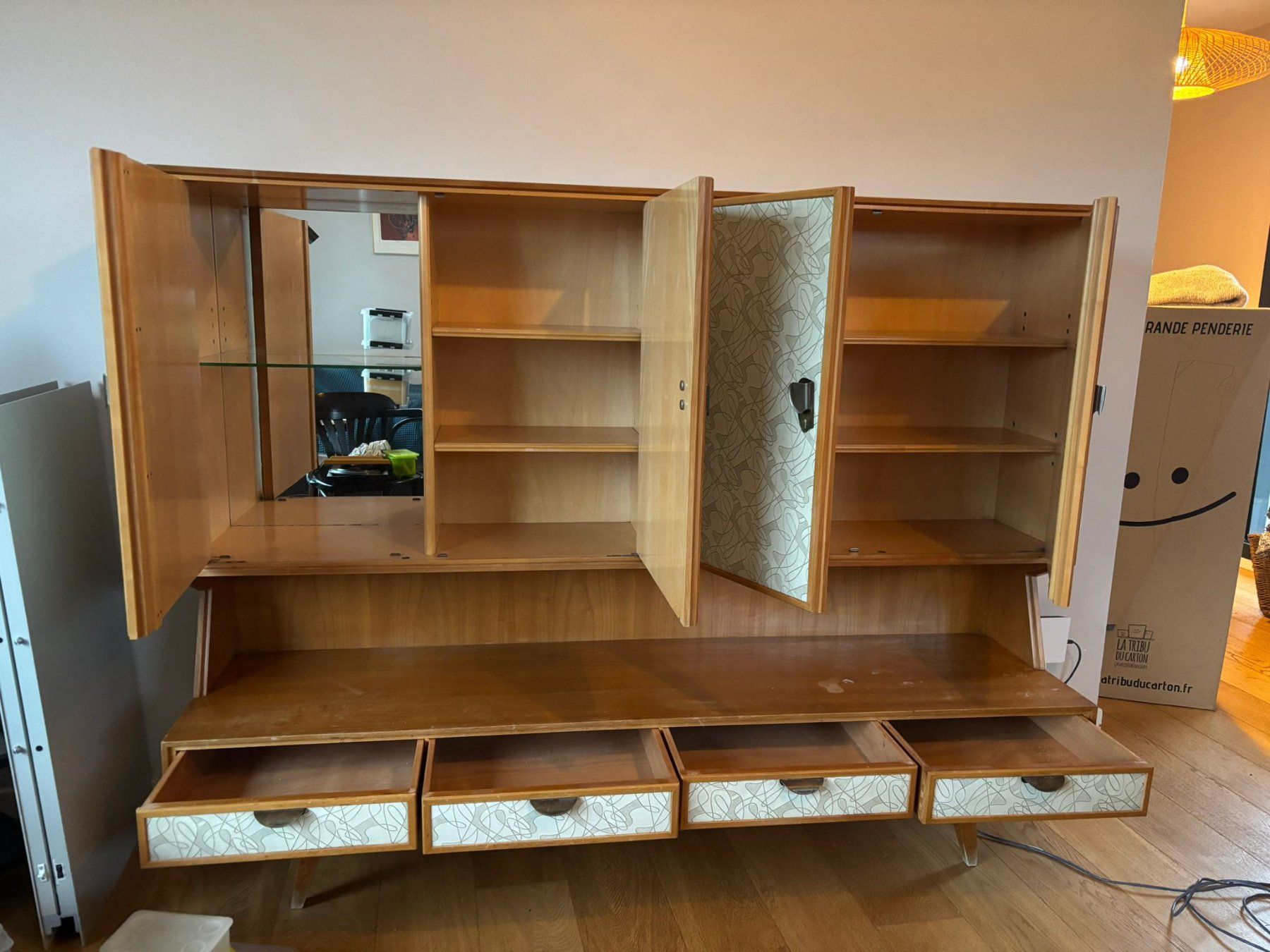Buffets: Buffet vintage, bois clair, design unique – D'occasion à Vésenaz par AudeS