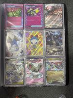 Carte collezionabili Pokemon assortite in raccoglitore