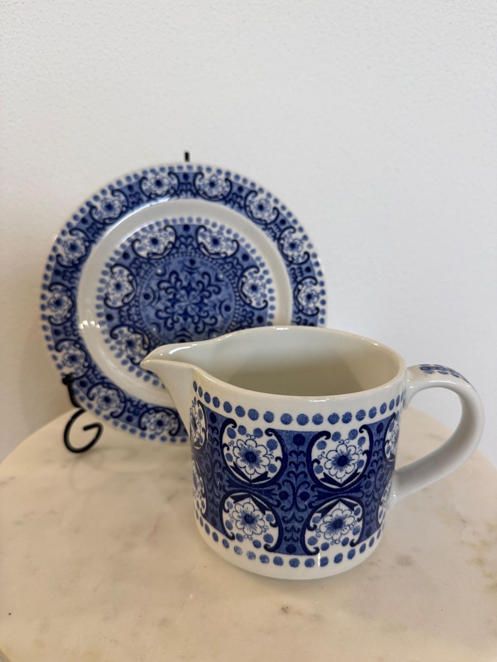 Arabia Set di piatti: Arabia Ali Pitcher und Teller – Usato da Leissigen venduto da SKcool