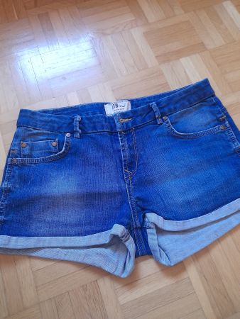 Jeans-Shorts (Grösse M)