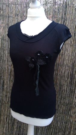 T-shirt noir APIOSAL avec fleurs broderies, taille S/36