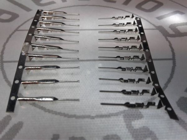 Componenti elettronici: 1-PIN-Stecker blank male, 100 Stück – Nuovo e nell'imballaggio originale da Luzern venduto da Salefactory 1