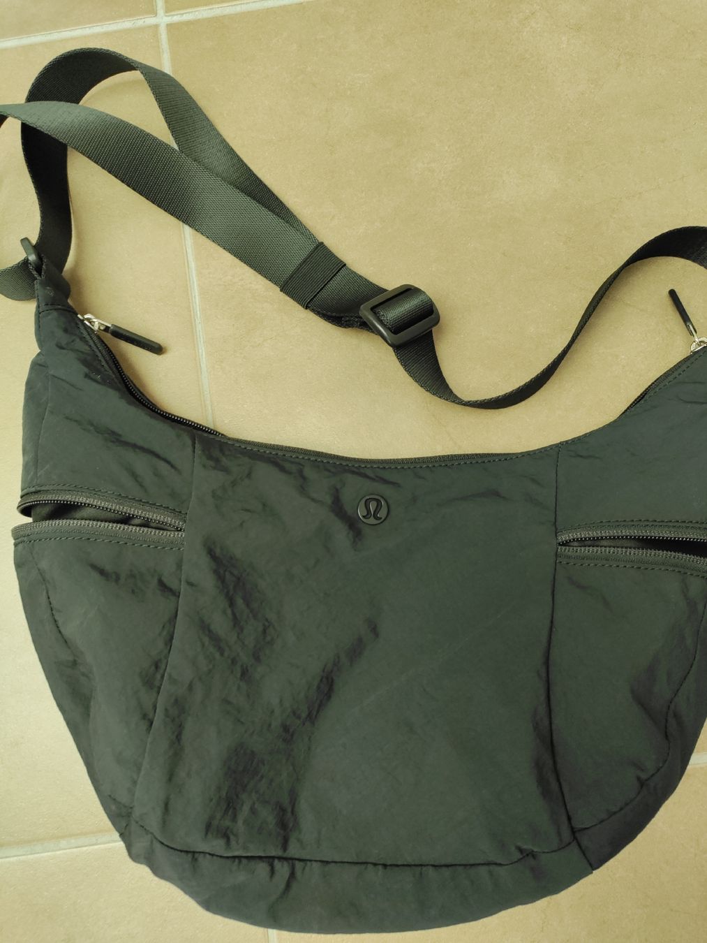 Lululemon Taschen für Damen: Umhängetasche von lululemon – Gebraucht aus Port von 243rina 1
