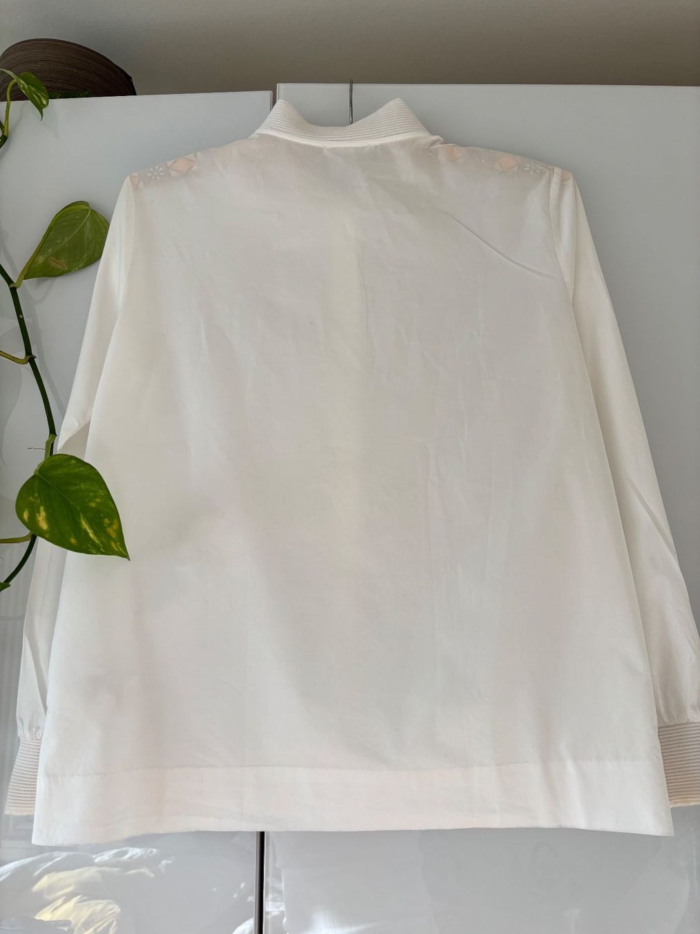 Cos Blusen: COS weisse Bluse mit verdeckter Knopfleiste Gr. 36 – Gebraucht aus Zürich von missmodernage 2