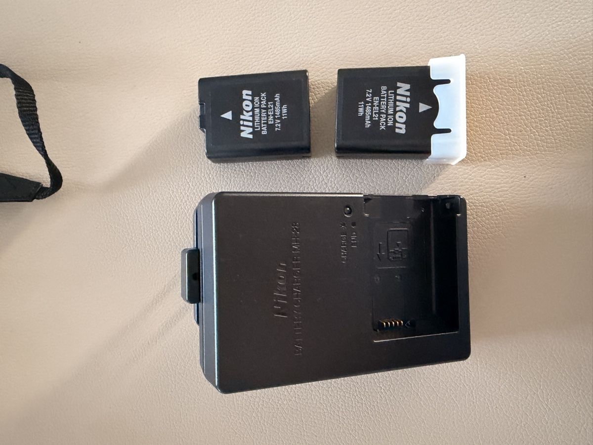 Nikon Fotocamera: Nikon 1V2 mit OVP und Ledercase – Usato da Winterthur venduto da R2D_Y7C 9
