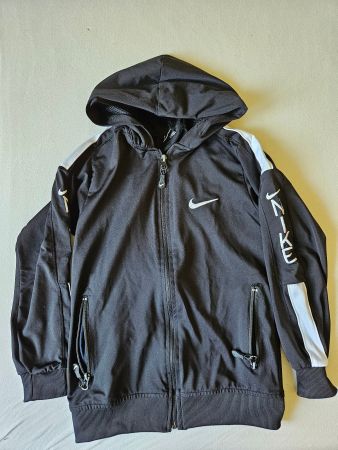 Nike Kapuzen Jacke Jäckli Gr. 152