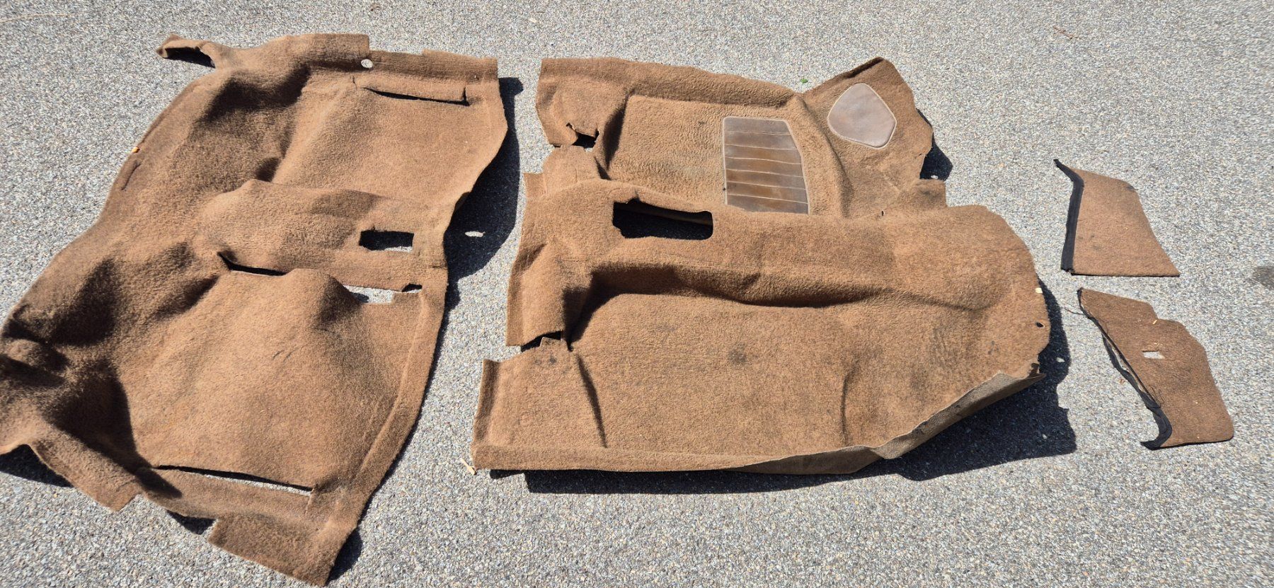 VW Tapis / Bacs: Golf 1 Jetta 1 Teppichgarnitur – D'occasion à Riggisberg par Mahali04