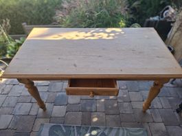 Esstisch aus Holz
