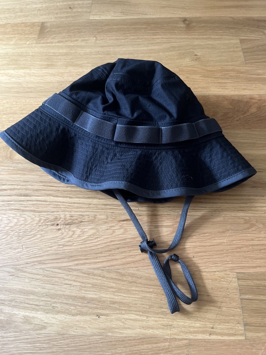 Nike Copricapi, berretti & cappellini: Bob noir à lacets NIKE – Usato da Le Locle venduto da Mayd_h 1
