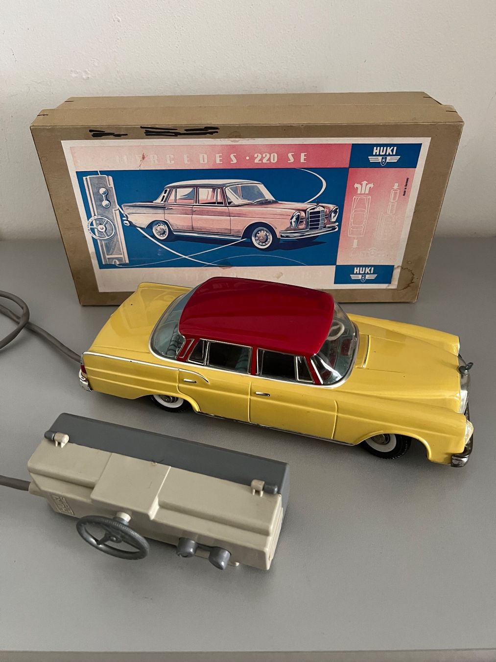 Mercedes-Benz Modellini d'auto: Huki Mecedes Benz 220 SE Modellauto – Usato da Goldach venduto da erika94