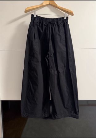 COS Hose schwarz aus Baumwolle Grösse 36
