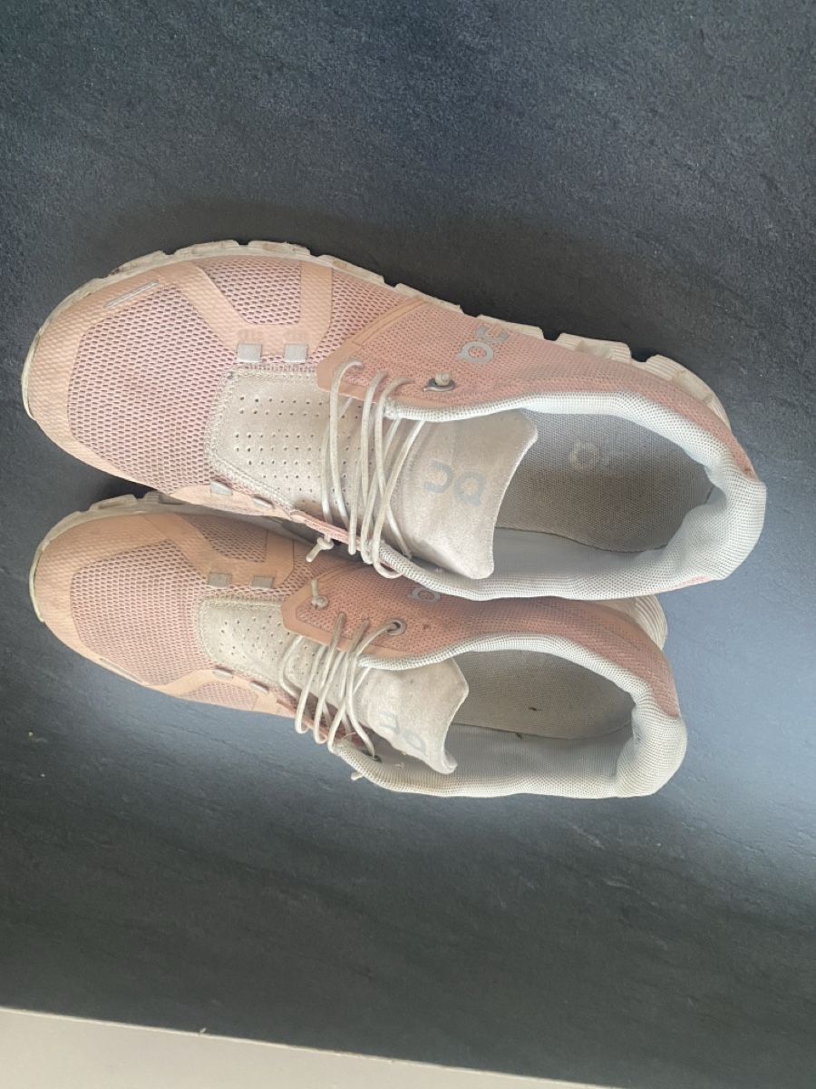 On Scarpe da uomo: On-Schuhe Rosa in Gr. 42.5 – Usato da Birsfelden venduto da Oepfelringli 3
