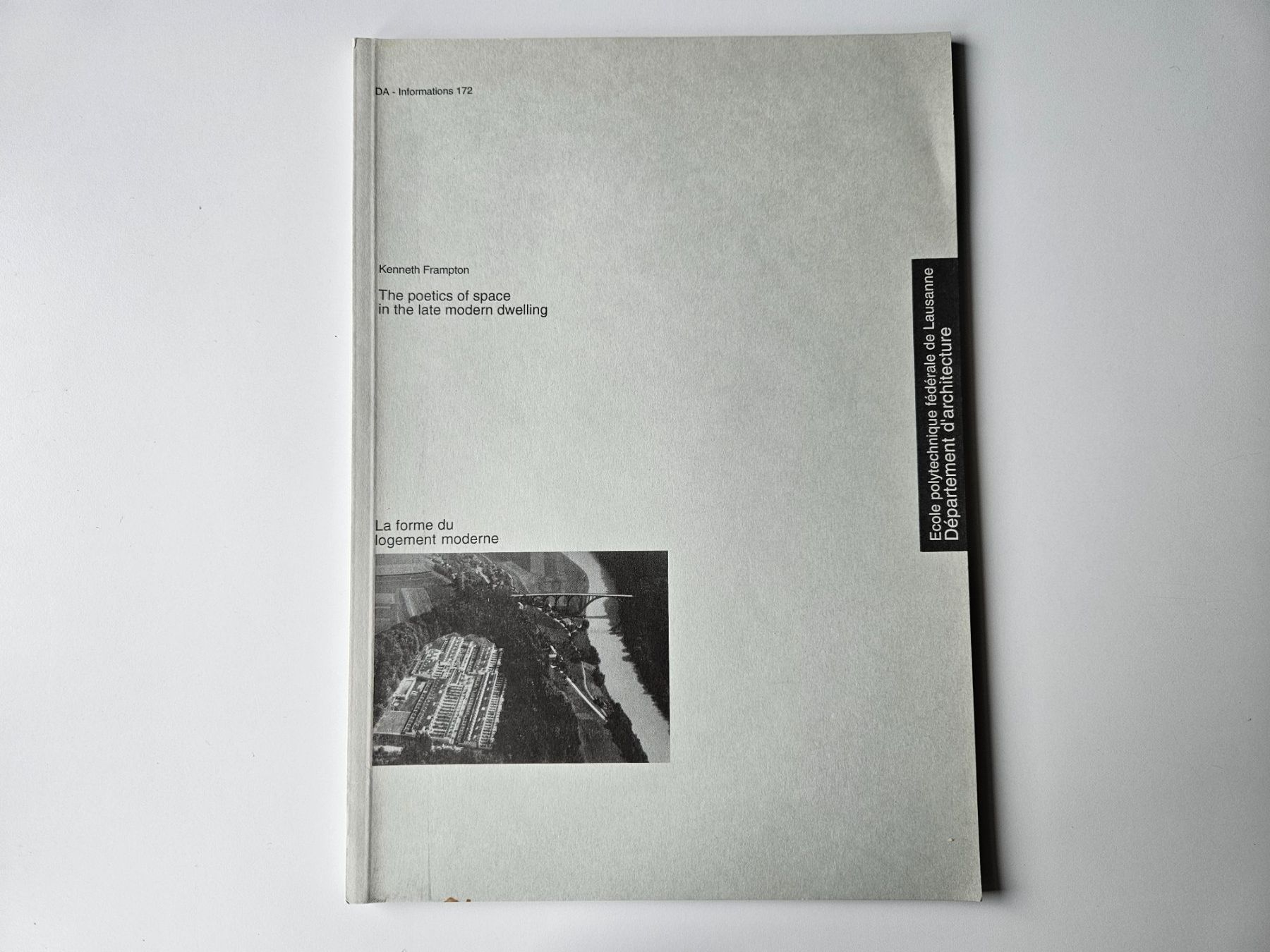 Livres: La forme du logement moderne, Kenneth Frampton, EPFL 1996 – D'occasion à Echandens par annegug 1