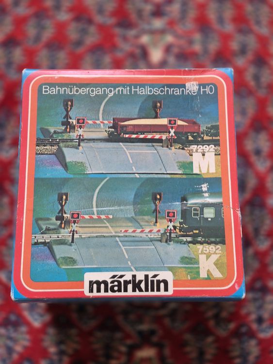 Auhagen 44637 Kit de modélisation de Croisement de Niveau avec barrière
